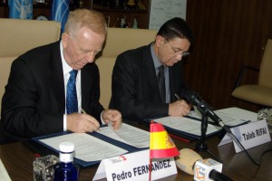 Momento Firma Acuerdo OMT y Ayuntamiento Torremolinos (Small)