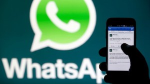 whatsapp-movil-mano