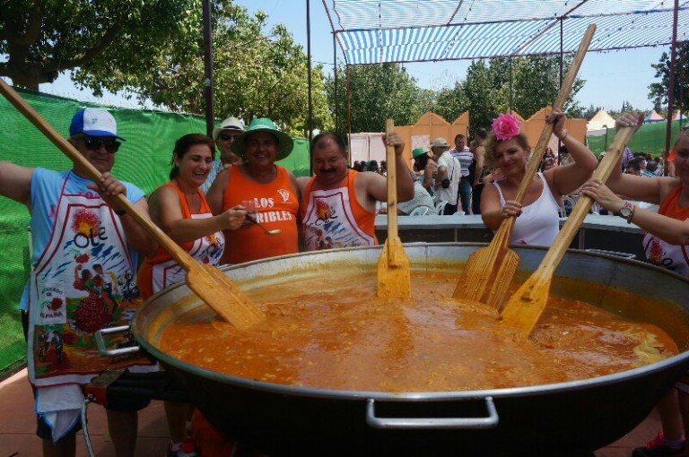 Los vecinos de La Alquería se vuelcan en las celebraciones de la Feria de Santa Ana