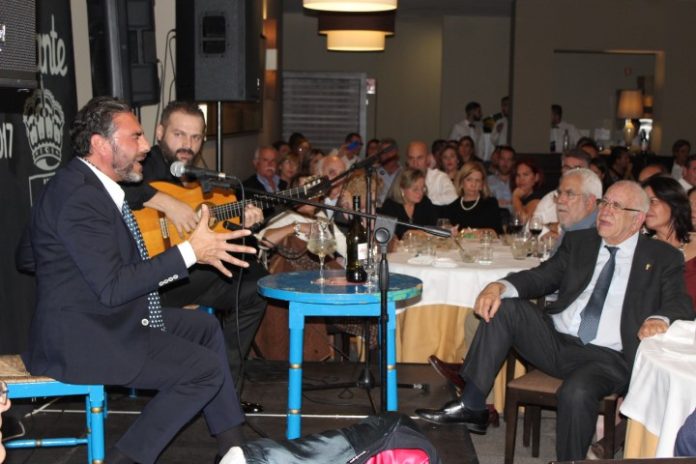 Gran ambiente en la cena flamenca de la Peña Torre del Cante