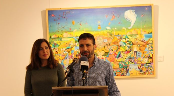 El arte surrealista y espiritual del malagueño Isaac Roldán se exhibe hasta final de año en El Portón