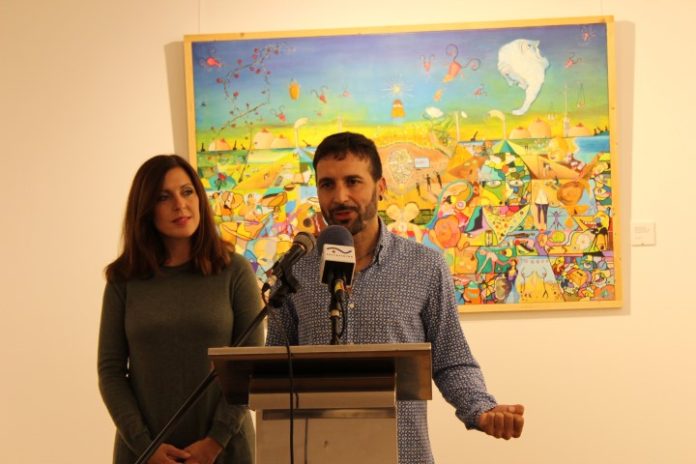 El arte surrealista y espiritual del malagueño Isaac Roldán se exhibe hasta final de año en El Portón