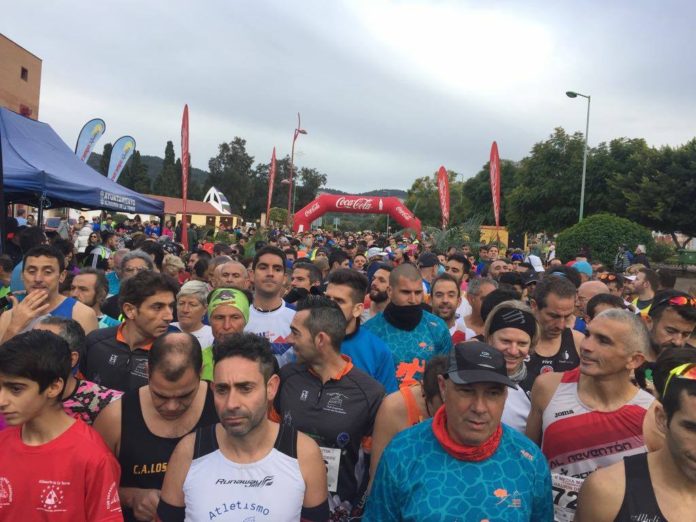 Un millar de atletas convierten el V Medio Maratón y Carrera Popular en otra gran fiesta deportiva