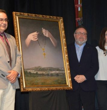 La XI Exaltación de la Mantilla y la presentación del cartel de Semana Santa llenaron el Centro Cultural