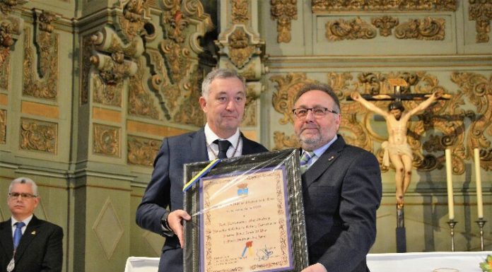 La Cofradía de El Rico recibe la Medalla de Oro de la Villa de Alhaurín de la Torre en un solemne acto
