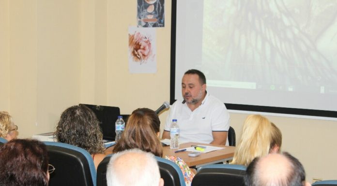 Francisco Javier Ocaña presentó su libro ‘Noche de 4 lunas’ en el Centro Cultural ‘Vicente Aleixandre’