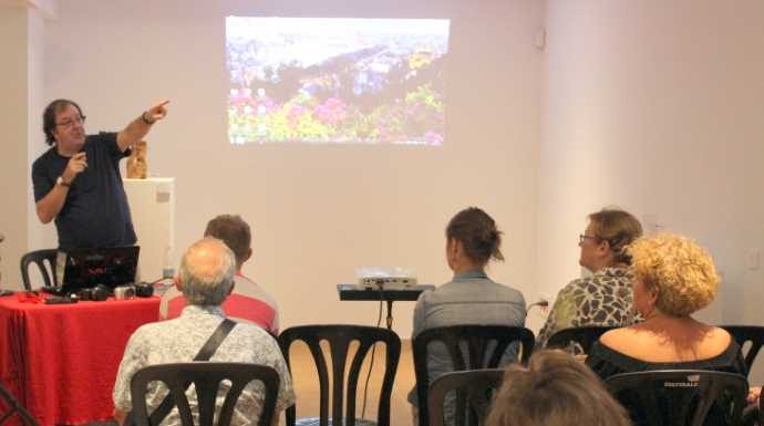 Un taller gratuito de fotografía abre el II Festival Hispano Árabe de Alhaurín de la Torre