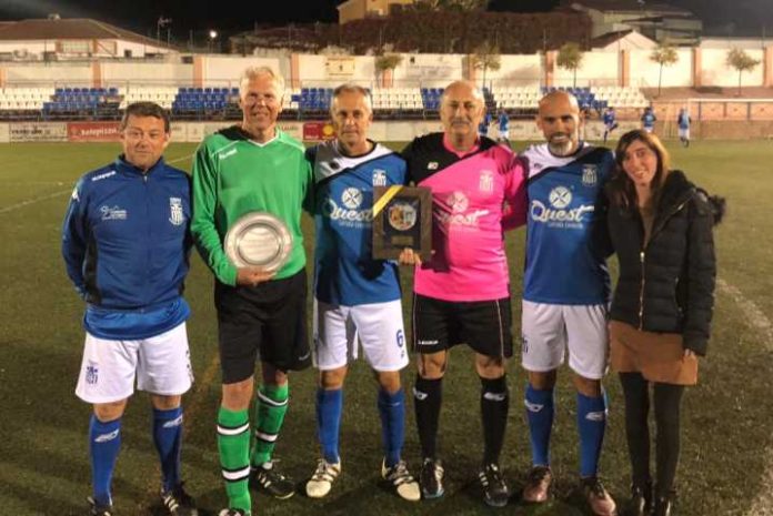 El Veteranos del Alhaurín de la Torre CF jugó un amistoso con el SV Eemnes holandés