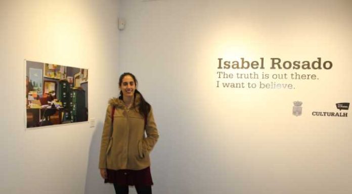 Inaugurada la exposición de Isabel Rosado, una audaz propuesta de collages y fotografías