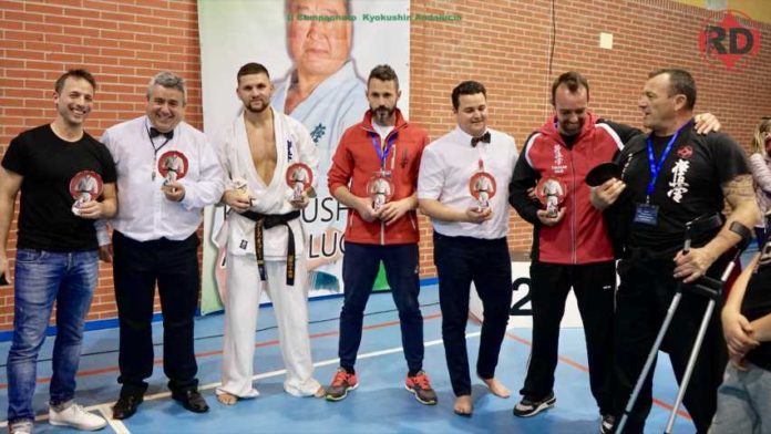 El Sakura Dojo consigue 8 podios en el Campeonato Kyokushin de Andalucía de Kárate