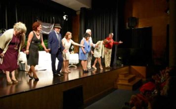 Gran éxito de la obra de teatro ‘Un divorcio de locura’, a beneficio de AMFAT