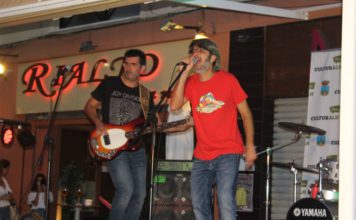 El grupo Velacruz abre el ciclo de conciertos al aire libre ‘De Plaza en Plaza’