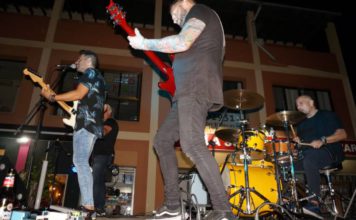 La banda Capitán Vinilo protagoniza un vibrante concierto dentro del programa ‘De Plaza en Plaza’