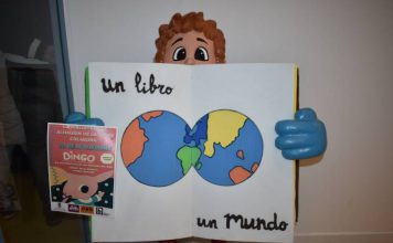 La Biblioteca Pública Municipal se llena de niños y mayores en pijama en un acto solidario