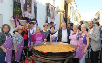 La tercera edición de la Navidad Morá llena de color y música el entorno de la calle Mezquita