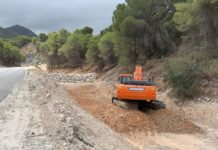 El Ayuntamiento acomete la limpieza de los diques areneros de cara a las lluvias