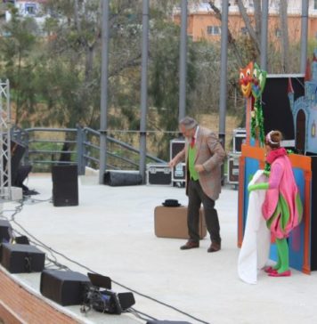 ‘Peneque el valiente’ visita El Portón y triunfa entre los más pequeños de Alhaurín de la Torre