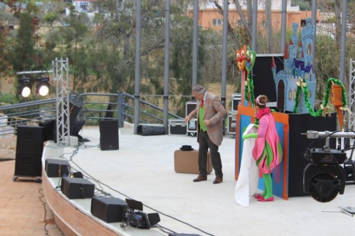 ‘Peneque el valiente’ visita El Portón y triunfa entre los más pequeños de Alhaurín de la Torre
