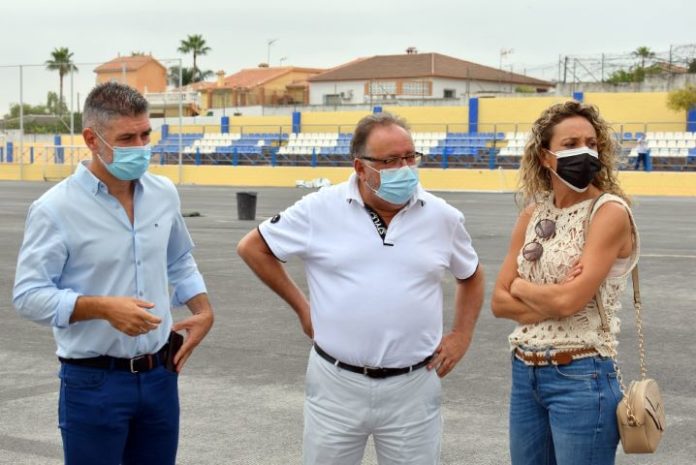 Visita de obras cambio de césped Estadio de El Pinar 02 (Pequeño)