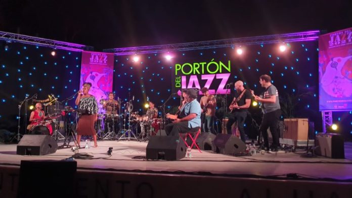 Bokanté deleita con su genialidad multinstrumental al Portón del Jazz