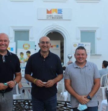 Gran acogida del primer taller ‘Ciencia al Fresquito’, celebrado ayer junto al MAE