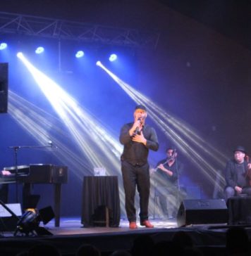 Paco Candela entusiasma a sus seguidores en el concierto de cierre del programa Estivalh