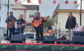 Antonio de Manzana y su grupo hacen vibrar al público en un nuevo Concierto del Ciclo «De Plaza en Plaza»