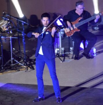 Paco Montalvo y su violín hecho flamenco llenan de magia el Auditorio de la Finca El Portón