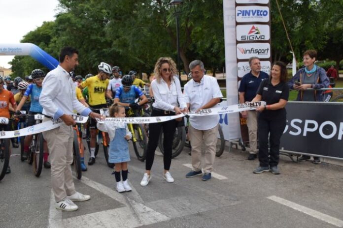 Comienzo de la tercera y última etapa de la VI Vuelta Ciclista a Andalucía de MTB