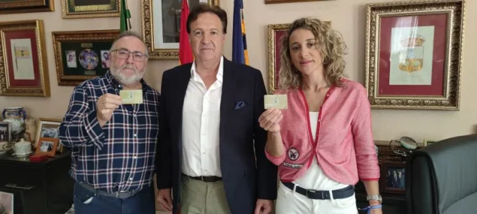 Simbólica entrega de carnés del Alhaurín de la Torre C. F.