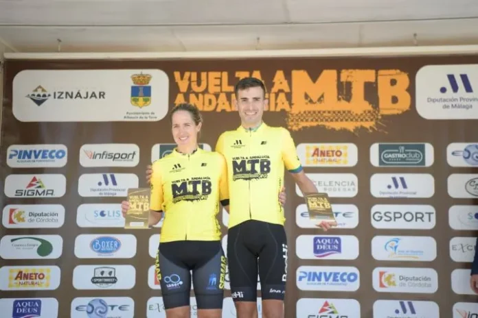 El cordobés Victor Manuel Fernández vence en Iznájar la primera etapa de la Vuelta Ciclista Andalucía MTB