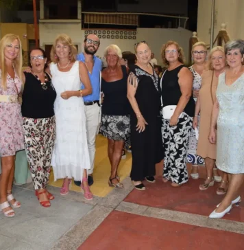 La Verbena del Barrio de La Alegría vive su primera noche con un gran éxito y la elección de Míster, Reinas y Damas
