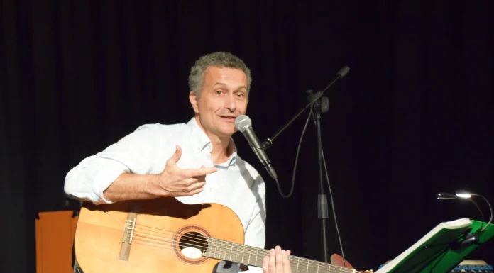 El Cantautor José Vela protagoniza un concierto a Beneficio de La Asociación Vites