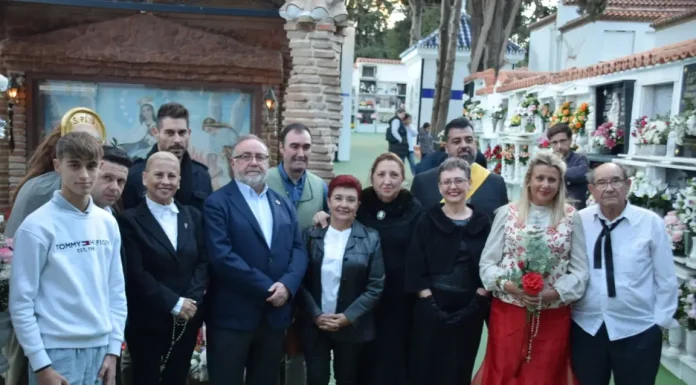 Una visita teatralizada pone en valor la historia y el patrimonio del Cementerio Municipal