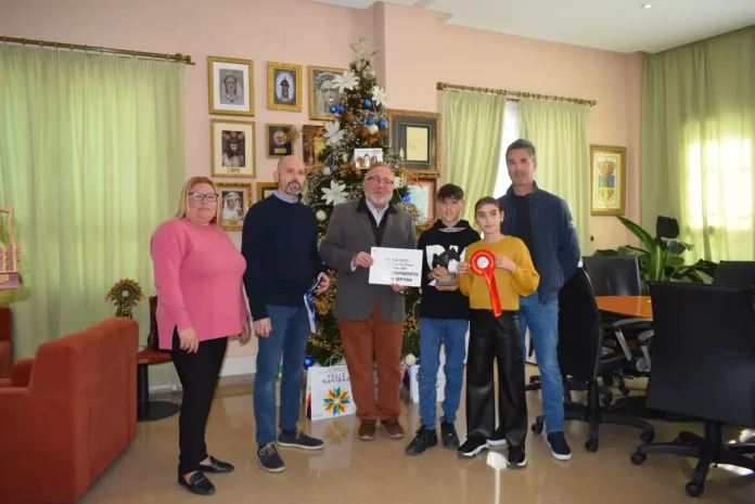 El Alcalde de Alhaurín de la Torre, Joaquín Villanova, recibe a Francis González, triunfador en el Salón Internacional del Caballo de Sevilla