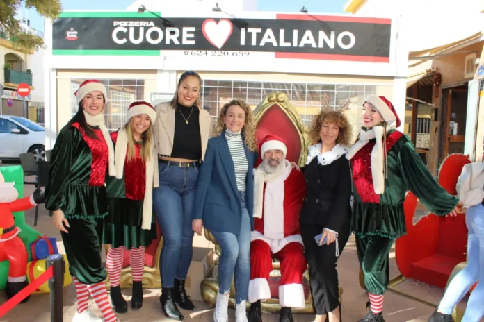 IMG_4493_12_24_2023 Papá Noel y sus elfos visitan Alhaurín de la Torre