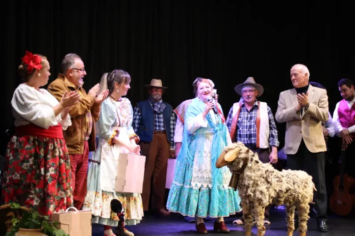 El Retablo Navideño de Raíces y Horizonte llena Alhaurín de la Torre de Villancicos y Bailes Populares