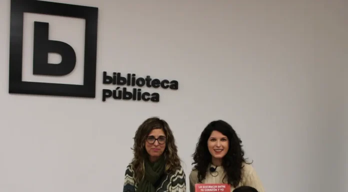 Presentado en la Biblioteca el libro 'La distancia entre tu corazón y yo'