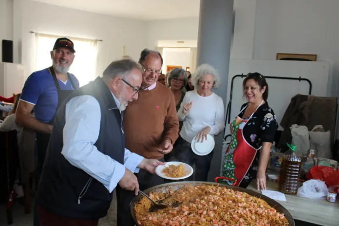 Los vecinos de Pueblo Cortijo celebran El Día del Borrachuelo con un gran almuerzo de convivencia