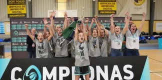 Las alhaurinas Alba Díaz y Ángela Rodríguez, junto a la entrenadora del CBAT, Mónica Rojo, Oro con Las Selección Malagueña de Minibasquet
