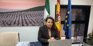 Carmen Crespo solicita más fondos Next Generation para regadío y para hacer frente a la sequía Ante el debate estratégico, Crespo demanda una posición fuerte de España en Europa en defensa de los intereses del sector agrario por ser crucial para la soberanía alimentaria La consejera de Agricultura, Pesca, Agua y Desarrollo Rural, Carmen Crespo, ha solicitado al Gobierno central que reclame ante la Unión Europea la necesidad de más fondos Next Generation más allá de 2026, en este caso para contribuir a hacer frente a los efectos de la sequía estructural que sufre la comunidad autónoma de Andalucía y para el regadío. La consejera de Agricultura, que ha participado hoy en la Reunión de la Conferencia Sectorial de Agricultura y Desarrollo Rural, ha puesto en valor el compromiso del Gobierno andaluz para paliar los efectos de la sequía y ha comentado que “ya estamos ultimando el IV Decreto de Sequía, con el que daremos nuevas respuestas a las necesidades que se nos plantean tanto para las personas como para los cultivos y el ganado”. De forma paralela, Carmen Crespo ha defendido la importancia dar soluciones a problemas derivados de la propia sequía en el sector primario, como los elevados costes de producción actuales, o la importancia de poner en marcha una batería de flexibilizaciones de la PAC durante 2024, “Andalucía ha relajado algunos requisitos que hacían inviable cumplir normativa propia a los agricultores por efectos de la sequía, por lo que pedimos al Gobierno de España que siga este ejemplo y evitemos así que sus ayudas se pierdan, con el consiguiente daño que les supondría”. La consejera Carmen Crespo ha subrayado la importancia de “una defensa férrea de nuestra agricultura en las instituciones comunitarias europeas por parte del Gobierno de España, máximes cuando de lo que se trata es de un sector estratégico que alimenta a 500 millones de europeos”. Crespo ha mostrado, por otra parte, su satisfacción por la futura constitución de un grupo de trabajo sobre seguros agrarios en el que se abordará la necesidad de que estos tengan en cuenta los efectos de la sequía en el campo, así como los problemas derivados de la sanidad animal. La consejera de Agricultura ha solicitado también en el transcurso de esta Conferencia Sectorial la necesidad de que el Gobierno de España ponga en marcha una rebaja del IVA tanto para la carne como para el pescado, “una demanda que compartimos con las organizaciones agrarias, nuestros ganaderos y pescadores”. Crespo ha dejado claro que se trata de una “medida más que justificada, sobre todo si se tiene en cuenta que el consumo de estos productos, fundamentales en la alimentación, sigue cayendo en nuestros hogares”.