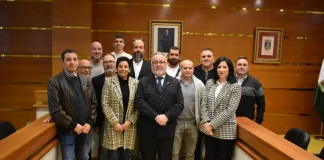 Otra docena de trabajadores firman sus contratos como personal laboral fijo del Ayuntamiento