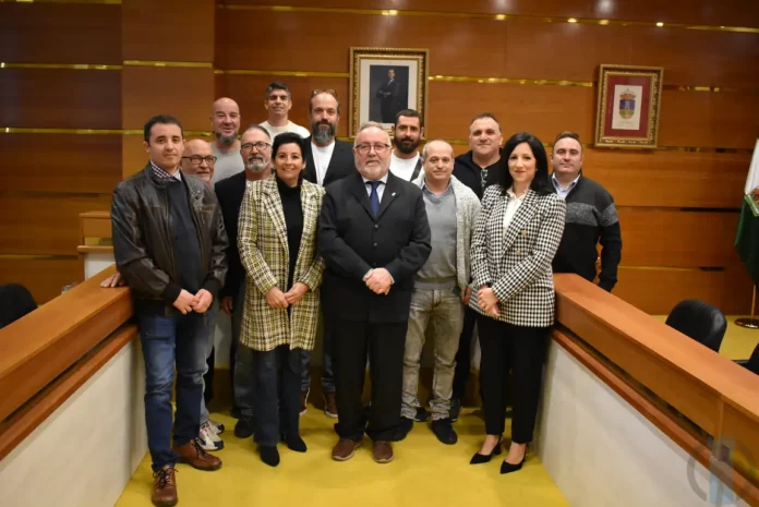 DSC_0094_01_11_2024 Otra docena de trabajadores firman sus contratos como personal laboral fijo del Ayuntamiento