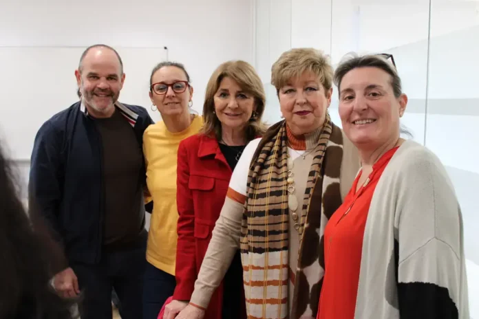 convivencia5_01_24_2024_01_24_2024 Encina Laura celebra una jornada de convivencia con las alumnas del taller de Croché del Centro del Mayor