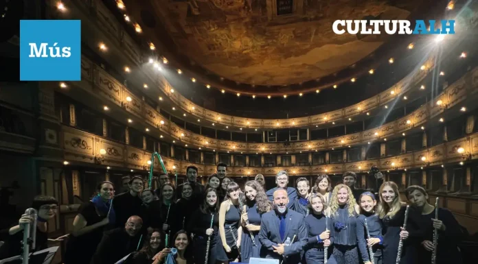 Actuación de la Orquesta de Flautas de Málaga en el Centro Cultural Vicente Aleixandre de Alhaurín de la Torre