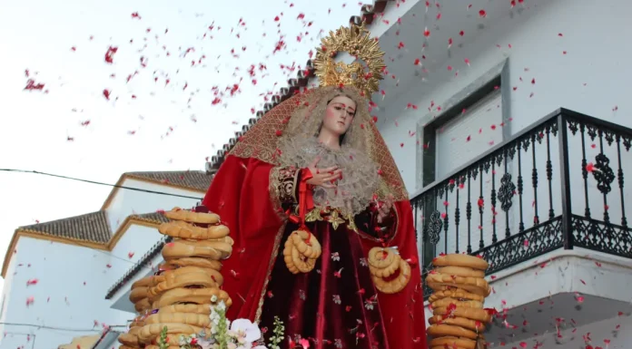 Alhaurín de la Torre se vuelca con la procesión de la Candelaria