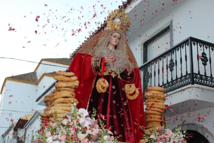 Alhaurín de la Torre se vuelca con la procesión de la Candelaria