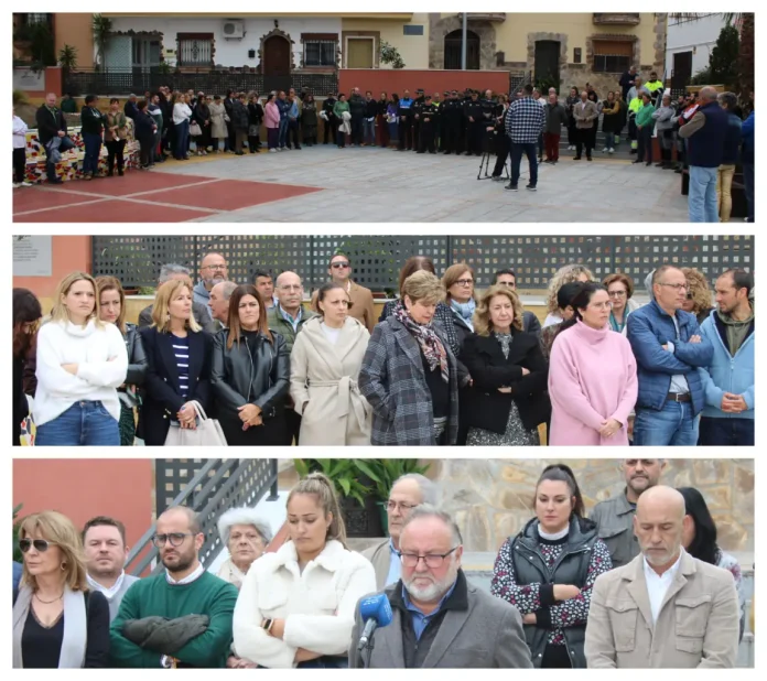 Concentración de Repulsa en La Plaza Paco Lara por el asesinato de Los Guardias Civiles en Barbate