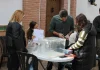 Aficionados a la Semana Santa se han dado cita en esta jornada de convivencia en Alhaurín de la Torre para intercambiar sus cromos y colecciones cofrades MÁS INFORMACIÓN: La Plaza Antonio Romero de la Finca Municipal El Portón ha acogido este sábado desde las doce del mediodía hasta las dos de la tarde un encuentro de cofrades y aficionados a las colecciones de cromos de Semana Santa. La cita se ha denominado ‘Holy Quedada’ y ha estado organizada por el Área de Actividades en El Portón que dirige Andrés García. El encuentro sirvió como punto de unión para que todos los coleccionistas de estos cromos, especialmente jóvenes que ilustran las distintas cofradías y hermandades de la Semana Santa de la capital malagueña pudieran intercambiar entre ellos. La Finca El Portón de Alhaurín de la Torre acogió una 'Holy Quedada'