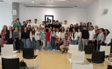 Alumnado del IES Gerald Brenan presentan un libro con sus microrrelatos